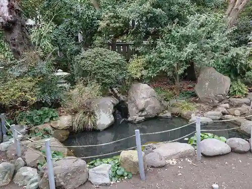 高來神社の庭園