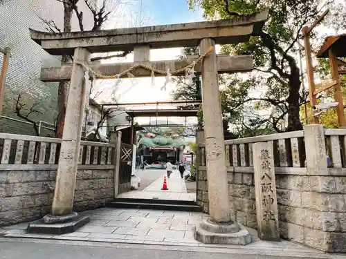 難波八阪神社の鳥居