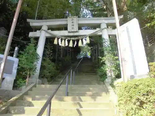 座間神社の鳥居