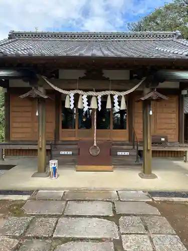 上中居諏訪神社の本殿