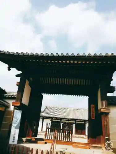 新薬師寺の山門・神門