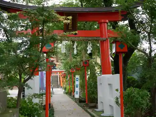 塚越稲荷神社の鳥居