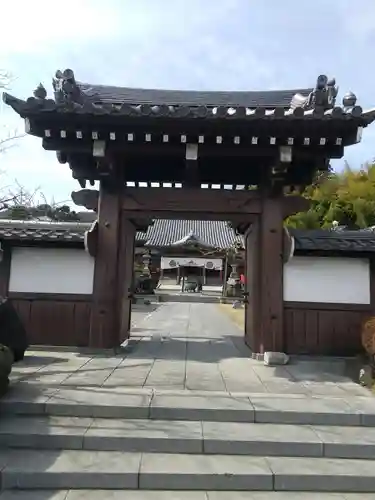 大光普照寺の山門