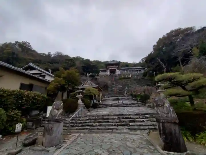 和歌浦天満宮の{uncategorized: "未分類", other: "その他", undefined: "問題あり", building: "その他建物", grave: "お墓", sacred_gate: "鳥居", guardian: "狛犬", statue: "像", buddha: "仏像", history: "歴史", nature: "自然", garden: "庭園", animal: "動物", pagoda: "塔", temizu: "手水舎", mountain_gate: "山門・神門", sanctuary: "本殿・本堂", subordinate: "末社・摂社", art: "芸術", scenery: "景色", jizo: "地蔵", ema: "絵馬", goshuin: "御朱印", omikuji: "おみくじ", items: "授与品その他", amulet: "お守り", goshuincho: "御朱印帳", eats: "食事", festival: "お祭り", votive_dance: "神楽", shichigosan: "七五三参", wedding: "結婚式", experience: "体験その他", initially: "初詣", around: "周辺", anti_infection: "感染症対策"}