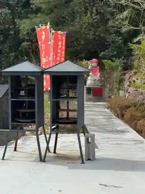 岩戸弘法弘峰寺の{uncategorized: "未分類", other: "その他", undefined: "問題あり", building: "その他建物", grave: "お墓", sacred_gate: "鳥居", guardian: "狛犬", statue: "像", buddha: "仏像", history: "歴史", nature: "自然", garden: "庭園", animal: "動物", pagoda: "塔", temizu: "手水舎", mountain_gate: "山門・神門", sanctuary: "本殿・本堂", subordinate: "末社・摂社", art: "芸術", scenery: "景色", jizo: "地蔵", ema: "絵馬", goshuin: "御朱印", omikuji: "おみくじ", items: "授与品その他", amulet: "お守り", goshuincho: "御朱印帳", eats: "食事", festival: "お祭り", votive_dance: "神楽", shichigosan: "七五三参", wedding: "結婚式", experience: "体験その他", initially: "初詣", around: "周辺", anti_infection: "感染症対策"}