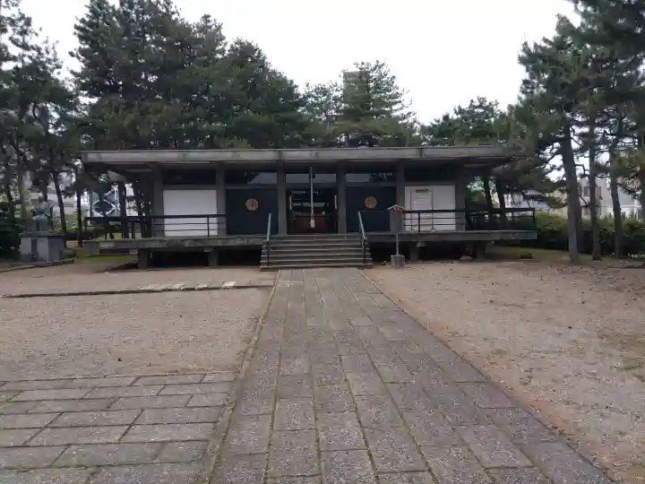 福井神社の{uncategorized: "未分類", other: "その他", undefined: "問題あり", building: "その他建物", grave: "お墓", sacred_gate: "鳥居", guardian: "狛犬", statue: "像", buddha: "仏像", history: "歴史", nature: "自然", garden: "庭園", animal: "動物", pagoda: "塔", temizu: "手水舎", mountain_gate: "山門・神門", sanctuary: "本殿・本堂", subordinate: "末社・摂社", art: "芸術", scenery: "景色", jizo: "地蔵", ema: "絵馬", goshuin: "御朱印", omikuji: "おみくじ", items: "授与品その他", amulet: "お守り", goshuincho: "御朱印帳", eats: "食事", festival: "お祭り", votive_dance: "神楽", shichigosan: "七五三参", wedding: "結婚式", experience: "体験その他", initially: "初詣", around: "周辺", anti_infection: "感染症対策"}
