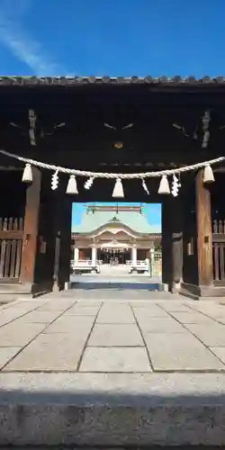 岡山神社の山門