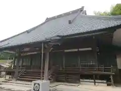 長照寺の本殿