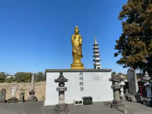 前橋厄除大師 蓮花院の{uncategorized: "未分類", other: "その他", undefined: "問題あり", building: "その他建物", grave: "お墓", sacred_gate: "鳥居", guardian: "狛犬", statue: "像", buddha: "仏像", history: "歴史", nature: "自然", garden: "庭園", animal: "動物", pagoda: "塔", temizu: "手水舎", mountain_gate: "山門・神門", sanctuary: "本殿・本堂", subordinate: "末社・摂社", art: "芸術", scenery: "景色", jizo: "地蔵", ema: "絵馬", goshuin: "御朱印", omikuji: "おみくじ", items: "授与品その他", amulet: "お守り", goshuincho: "御朱印帳", eats: "食事", festival: "お祭り", votive_dance: "神楽", shichigosan: "七五三参", wedding: "結婚式", experience: "体験その他", initially: "初詣", around: "周辺", anti_infection: "感染症対策"}