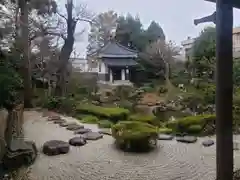 引接寺の庭園