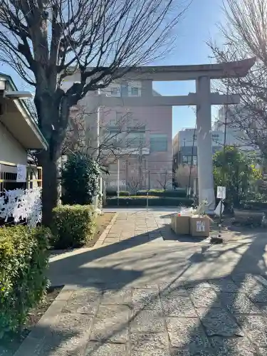 新宿下落合氷川神社の{uncategorized: "未分類", other: "その他", undefined: "問題あり", building: "その他建物", grave: "お墓", sacred_gate: "鳥居", guardian: "狛犬", statue: "像", buddha: "仏像", history: "歴史", nature: "自然", garden: "庭園", animal: "動物", pagoda: "塔", temizu: "手水舎", mountain_gate: "山門・神門", sanctuary: "本殿・本堂", subordinate: "末社・摂社", art: "芸術", scenery: "景色", jizo: "地蔵", ema: "絵馬", goshuin: "御朱印", omikuji: "おみくじ", items: "授与品その他", amulet: "お守り", goshuincho: "御朱印帳", eats: "食事", festival: "お祭り", votive_dance: "神楽", shichigosan: "七五三参", wedding: "結婚式", experience: "体験その他", initially: "初詣", around: "周辺", anti_infection: "感染症対策"}