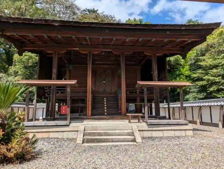 大宝神社の{uncategorized: "未分類", other: "その他", undefined: "問題あり", building: "その他建物", grave: "お墓", sacred_gate: "鳥居", guardian: "狛犬", statue: "像", buddha: "仏像", history: "歴史", nature: "自然", garden: "庭園", animal: "動物", pagoda: "塔", temizu: "手水舎", mountain_gate: "山門・神門", sanctuary: "本殿・本堂", subordinate: "末社・摂社", art: "芸術", scenery: "景色", jizo: "地蔵", ema: "絵馬", goshuin: "御朱印", omikuji: "おみくじ", items: "授与品その他", amulet: "お守り", goshuincho: "御朱印帳", eats: "食事", festival: "お祭り", votive_dance: "神楽", shichigosan: "七五三参", wedding: "結婚式", experience: "体験その他", initially: "初詣", around: "周辺", anti_infection: "感染症対策"}