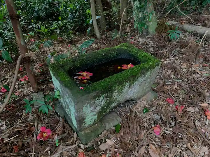 雷神社の手水舎
