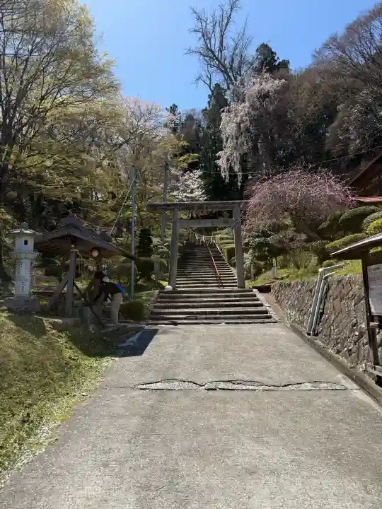 三春大神宮の{uncategorized: "未分類", other: "その他", undefined: "問題あり", building: "その他建物", grave: "お墓", sacred_gate: "鳥居", guardian: "狛犬", statue: "像", buddha: "仏像", history: "歴史", nature: "自然", garden: "庭園", animal: "動物", pagoda: "塔", temizu: "手水舎", mountain_gate: "山門・神門", sanctuary: "本殿・本堂", subordinate: "末社・摂社", art: "芸術", scenery: "景色", jizo: "地蔵", ema: "絵馬", goshuin: "御朱印", omikuji: "おみくじ", items: "授与品その他", amulet: "お守り", goshuincho: "御朱印帳", eats: "食事", festival: "お祭り", votive_dance: "神楽", shichigosan: "七五三参", wedding: "結婚式", experience: "体験その他", initially: "初詣", around: "周辺", anti_infection: "感染症対策"}