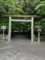月夜見宮(豊受大神宮別宮)の{uncategorized: "未分類", other: "その他", undefined: "問題あり", building: "その他建物", grave: "お墓", sacred_gate: "鳥居", guardian: "狛犬", statue: "像", buddha: "仏像", history: "歴史", nature: "自然", garden: "庭園", animal: "動物", pagoda: "塔", temizu: "手水舎", mountain_gate: "山門・神門", sanctuary: "本殿・本堂", subordinate: "末社・摂社", art: "芸術", scenery: "景色", jizo: "地蔵", ema: "絵馬", goshuin: "御朱印", omikuji: "おみくじ", items: "授与品その他", amulet: "お守り", goshuincho: "御朱印帳", eats: "食事", festival: "お祭り", votive_dance: "神楽", shichigosan: "七五三参", wedding: "結婚式", experience: "体験その他", initially: "初詣", around: "周辺", anti_infection: "感染症対策"}