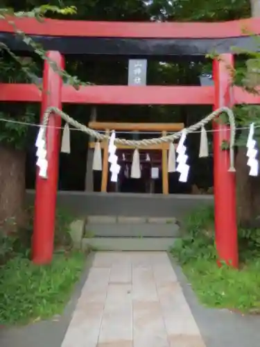 新屋山神社の鳥居