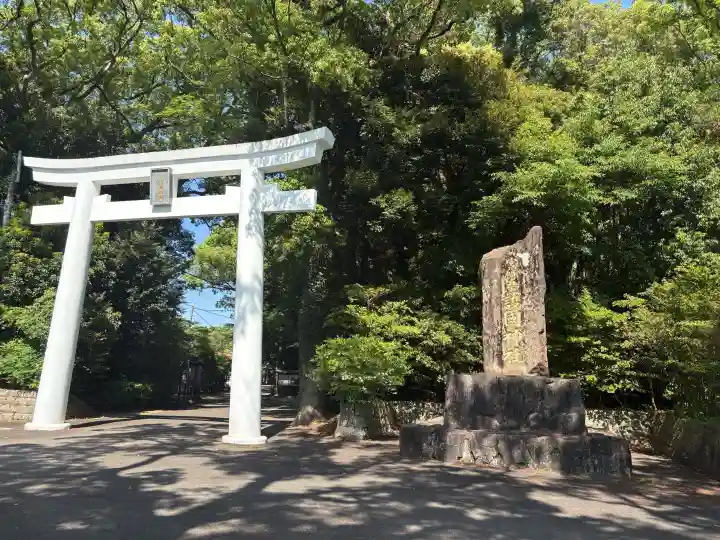 宮崎縣護國神社の{uncategorized: "未分類", other: "その他", undefined: "問題あり", building: "その他建物", grave: "お墓", sacred_gate: "鳥居", guardian: "狛犬", statue: "像", buddha: "仏像", history: "歴史", nature: "自然", garden: "庭園", animal: "動物", pagoda: "塔", temizu: "手水舎", mountain_gate: "山門・神門", sanctuary: "本殿・本堂", subordinate: "末社・摂社", art: "芸術", scenery: "景色", jizo: "地蔵", ema: "絵馬", goshuin: "御朱印", omikuji: "おみくじ", items: "授与品その他", amulet: "お守り", goshuincho: "御朱印帳", eats: "食事", festival: "お祭り", votive_dance: "神楽", shichigosan: "七五三参", wedding: "結婚式", experience: "体験その他", initially: "初詣", around: "周辺", anti_infection: "感染症対策"}