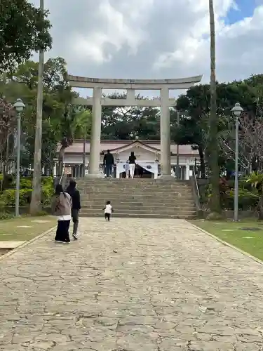 沖縄県護国神社の{uncategorized: "未分類", other: "その他", undefined: "問題あり", building: "その他建物", grave: "お墓", sacred_gate: "鳥居", guardian: "狛犬", statue: "像", buddha: "仏像", history: "歴史", nature: "自然", garden: "庭園", animal: "動物", pagoda: "塔", temizu: "手水舎", mountain_gate: "山門・神門", sanctuary: "本殿・本堂", subordinate: "末社・摂社", art: "芸術", scenery: "景色", jizo: "地蔵", ema: "絵馬", goshuin: "御朱印", omikuji: "おみくじ", items: "授与品その他", amulet: "お守り", goshuincho: "御朱印帳", eats: "食事", festival: "お祭り", votive_dance: "神楽", shichigosan: "七五三参", wedding: "結婚式", experience: "体験その他", initially: "初詣", around: "周辺", anti_infection: "感染症対策"}