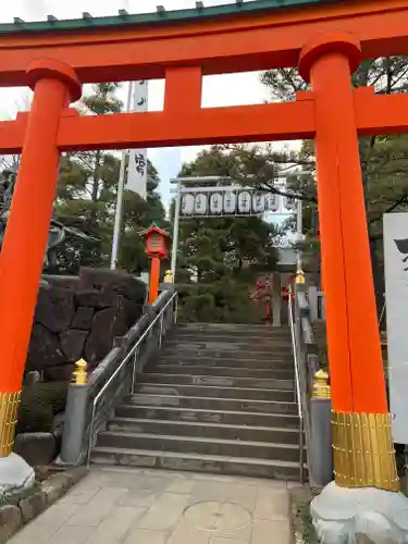 穴八幡宮の鳥居