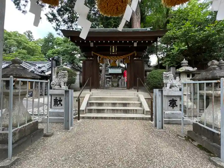 挙母神社の山門・神門