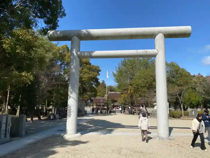 伊弉諾神宮の{uncategorized: "未分類", other: "その他", undefined: "問題あり", building: "その他建物", grave: "お墓", sacred_gate: "鳥居", guardian: "狛犬", statue: "像", buddha: "仏像", history: "歴史", nature: "自然", garden: "庭園", animal: "動物", pagoda: "塔", temizu: "手水舎", mountain_gate: "山門・神門", sanctuary: "本殿・本堂", subordinate: "末社・摂社", art: "芸術", scenery: "景色", jizo: "地蔵", ema: "絵馬", goshuin: "御朱印", omikuji: "おみくじ", items: "授与品その他", amulet: "お守り", goshuincho: "御朱印帳", eats: "食事", festival: "お祭り", votive_dance: "神楽", shichigosan: "七五三参", wedding: "結婚式", experience: "体験その他", initially: "初詣", around: "周辺", anti_infection: "感染症対策"}
