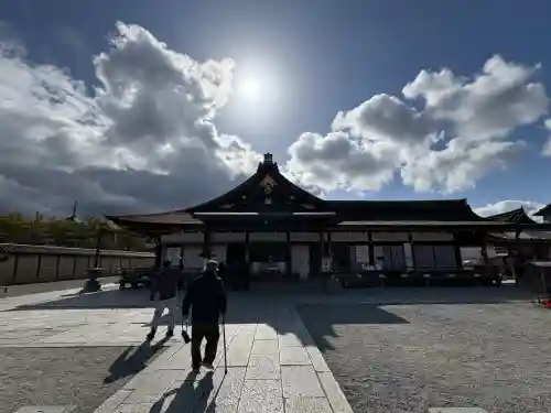 東寺（教王護国寺）の{uncategorized: "未分類", other: "その他", undefined: "問題あり", building: "その他建物", grave: "お墓", sacred_gate: "鳥居", guardian: "狛犬", statue: "像", buddha: "仏像", history: "歴史", nature: "自然", garden: "庭園", animal: "動物", pagoda: "塔", temizu: "手水舎", mountain_gate: "山門・神門", sanctuary: "本殿・本堂", subordinate: "末社・摂社", art: "芸術", scenery: "景色", jizo: "地蔵", ema: "絵馬", goshuin: "御朱印", omikuji: "おみくじ", items: "授与品その他", amulet: "お守り", goshuincho: "御朱印帳", eats: "食事", festival: "お祭り", votive_dance: "神楽", shichigosan: "七五三参", wedding: "結婚式", experience: "体験その他", initially: "初詣", around: "周辺", anti_infection: "感染症対策"}