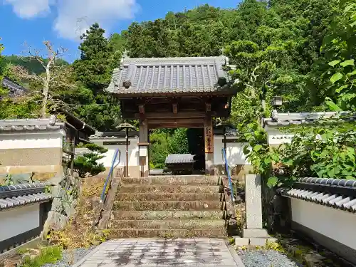 普光寺の山門