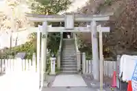 薬王院福徳弁財天洞の鳥居