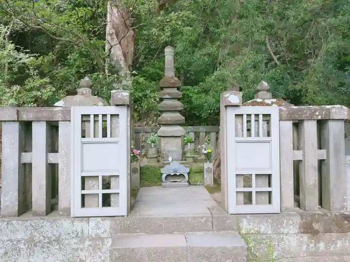 法華堂跡(源頼朝墓・北条義時墓)(神奈川県)