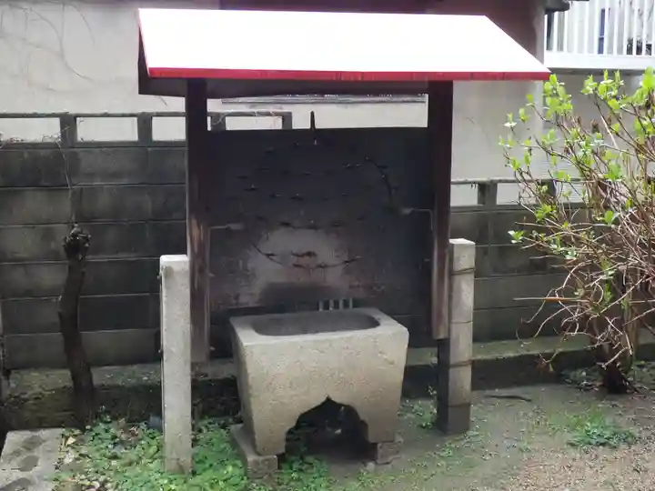 甚九郎稲荷神社の手水舎
