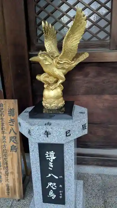 奥田神社の像