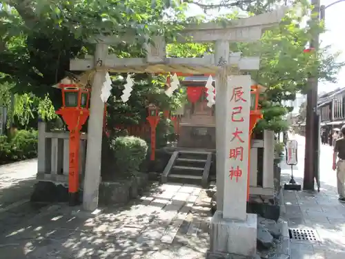 辰巳大明神の鳥居