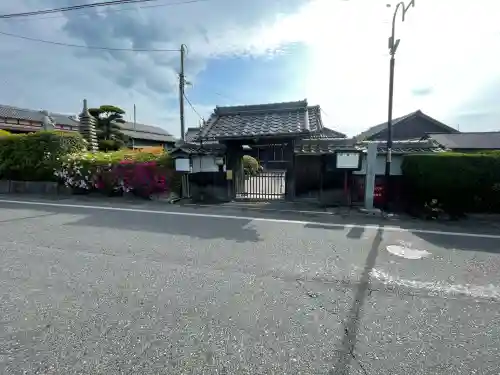 誓善寺の{uncategorized: "未分類", other: "その他", undefined: "問題あり", building: "その他建物", grave: "お墓", sacred_gate: "鳥居", guardian: "狛犬", statue: "像", buddha: "仏像", history: "歴史", nature: "自然", garden: "庭園", animal: "動物", pagoda: "塔", temizu: "手水舎", mountain_gate: "山門・神門", sanctuary: "本殿・本堂", subordinate: "末社・摂社", art: "芸術", scenery: "景色", jizo: "地蔵", ema: "絵馬", goshuin: "御朱印", omikuji: "おみくじ", items: "授与品その他", amulet: "お守り", goshuincho: "御朱印帳", eats: "食事", festival: "お祭り", votive_dance: "神楽", shichigosan: "七五三参", wedding: "結婚式", experience: "体験その他", initially: "初詣", around: "周辺", anti_infection: "感染症対策"}