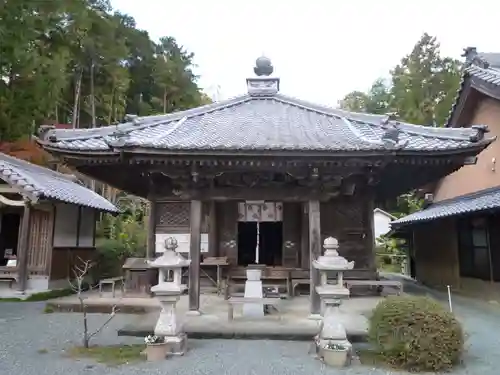 国束寺の本殿・本堂