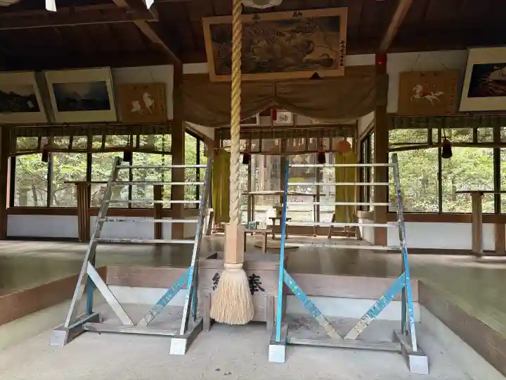 葛木倭文座天羽雷命神社の{uncategorized: "未分類", other: "その他", undefined: "問題あり", building: "その他建物", grave: "お墓", sacred_gate: "鳥居", guardian: "狛犬", statue: "像", buddha: "仏像", history: "歴史", nature: "自然", garden: "庭園", animal: "動物", pagoda: "塔", temizu: "手水舎", mountain_gate: "山門・神門", sanctuary: "本殿・本堂", subordinate: "末社・摂社", art: "芸術", scenery: "景色", jizo: "地蔵", ema: "絵馬", goshuin: "御朱印", omikuji: "おみくじ", items: "授与品その他", amulet: "お守り", goshuincho: "御朱印帳", eats: "食事", festival: "お祭り", votive_dance: "神楽", shichigosan: "七五三参", wedding: "結婚式", experience: "体験その他", initially: "初詣", around: "周辺", anti_infection: "感染症対策"}