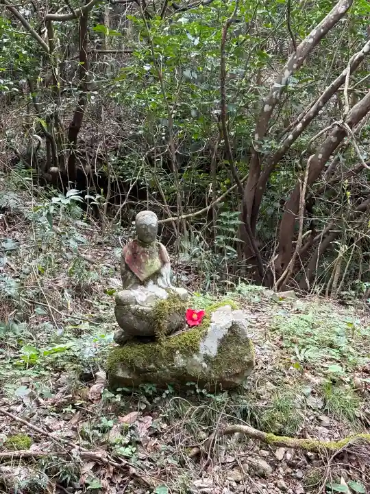 南明寺の{uncategorized: "未分類", other: "その他", undefined: "問題あり", building: "その他建物", grave: "お墓", sacred_gate: "鳥居", guardian: "狛犬", statue: "像", buddha: "仏像", history: "歴史", nature: "自然", garden: "庭園", animal: "動物", pagoda: "塔", temizu: "手水舎", mountain_gate: "山門・神門", sanctuary: "本殿・本堂", subordinate: "末社・摂社", art: "芸術", scenery: "景色", jizo: "地蔵", ema: "絵馬", goshuin: "御朱印", omikuji: "おみくじ", items: "授与品その他", amulet: "お守り", goshuincho: "御朱印帳", eats: "食事", festival: "お祭り", votive_dance: "神楽", shichigosan: "七五三参", wedding: "結婚式", experience: "体験その他", initially: "初詣", around: "周辺", anti_infection: "感染症対策"}