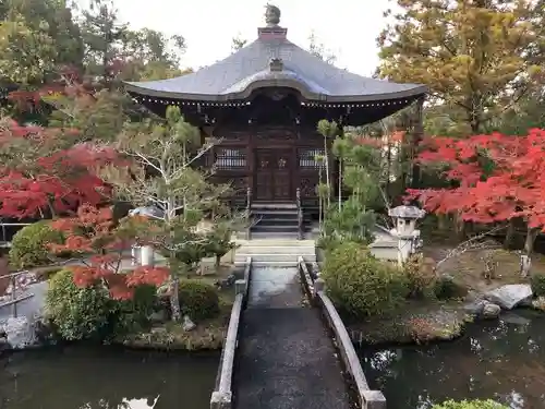 清凉寺の本殿・本堂