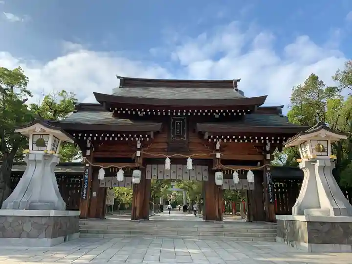 湊川神社の山門・神門