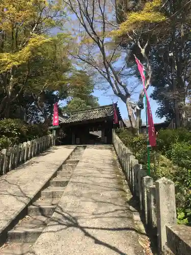 𠮷水神社（吉水神社）の山門・神門