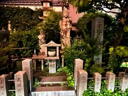 妙音寺の{uncategorized: "未分類", other: "その他", undefined: "問題あり", building: "その他建物", grave: "お墓", sacred_gate: "鳥居", guardian: "狛犬", statue: "像", buddha: "仏像", history: "歴史", nature: "自然", garden: "庭園", animal: "動物", pagoda: "塔", temizu: "手水舎", mountain_gate: "山門・神門", sanctuary: "本殿・本堂", subordinate: "末社・摂社", art: "芸術", scenery: "景色", jizo: "地蔵", ema: "絵馬", goshuin: "御朱印", omikuji: "おみくじ", items: "授与品その他", amulet: "お守り", goshuincho: "御朱印帳", eats: "食事", festival: "お祭り", votive_dance: "神楽", shichigosan: "七五三参", wedding: "結婚式", experience: "体験その他", initially: "初詣", around: "周辺", anti_infection: "感染症対策"}