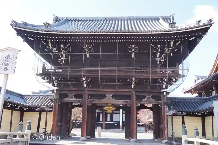 興正寺の山門・神門