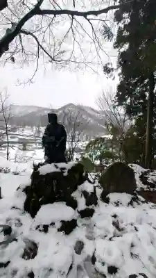 宝珠山 立石寺の{uncategorized: "未分類", other: "その他", undefined: "問題あり", building: "その他建物", grave: "お墓", sacred_gate: "鳥居", guardian: "狛犬", statue: "像", buddha: "仏像", history: "歴史", nature: "自然", garden: "庭園", animal: "動物", pagoda: "塔", temizu: "手水舎", mountain_gate: "山門・神門", sanctuary: "本殿・本堂", subordinate: "末社・摂社", art: "芸術", scenery: "景色", jizo: "地蔵", ema: "絵馬", goshuin: "御朱印", omikuji: "おみくじ", items: "授与品その他", amulet: "お守り", goshuincho: "御朱印帳", eats: "食事", festival: "お祭り", votive_dance: "神楽", shichigosan: "七五三参", wedding: "結婚式", experience: "体験その他", initially: "初詣", around: "周辺", anti_infection: "感染症対策"}