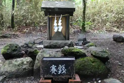 新屋山神社の末社・摂社