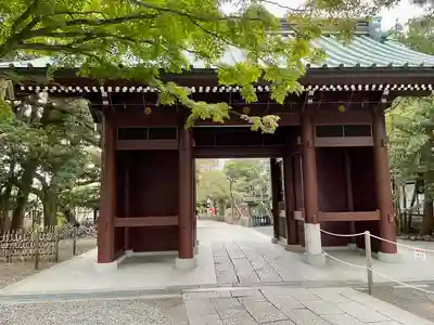高徳院の山門・神門
