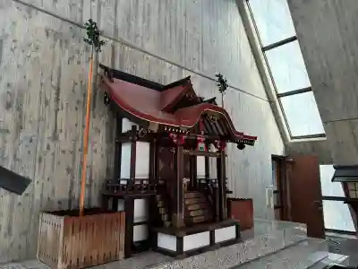 熊野神社衣笠分社の{uncategorized: "未分類", other: "その他", undefined: "問題あり", building: "その他建物", grave: "お墓", sacred_gate: "鳥居", guardian: "狛犬", statue: "像", buddha: "仏像", history: "歴史", nature: "自然", garden: "庭園", animal: "動物", pagoda: "塔", temizu: "手水舎", mountain_gate: "山門・神門", sanctuary: "本殿・本堂", subordinate: "末社・摂社", art: "芸術", scenery: "景色", jizo: "地蔵", ema: "絵馬", goshuin: "御朱印", omikuji: "おみくじ", items: "授与品その他", amulet: "お守り", goshuincho: "御朱印帳", eats: "食事", festival: "お祭り", votive_dance: "神楽", shichigosan: "七五三参", wedding: "結婚式", experience: "体験その他", initially: "初詣", around: "周辺", anti_infection: "感染症対策"}