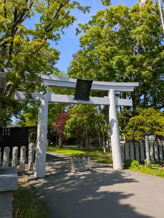 亀田八幡宮の{uncategorized: "未分類", other: "その他", undefined: "問題あり", building: "その他建物", grave: "お墓", sacred_gate: "鳥居", guardian: "狛犬", statue: "像", buddha: "仏像", history: "歴史", nature: "自然", garden: "庭園", animal: "動物", pagoda: "塔", temizu: "手水舎", mountain_gate: "山門・神門", sanctuary: "本殿・本堂", subordinate: "末社・摂社", art: "芸術", scenery: "景色", jizo: "地蔵", ema: "絵馬", goshuin: "御朱印", omikuji: "おみくじ", items: "授与品その他", amulet: "お守り", goshuincho: "御朱印帳", eats: "食事", festival: "お祭り", votive_dance: "神楽", shichigosan: "七五三参", wedding: "結婚式", experience: "体験その他", initially: "初詣", around: "周辺", anti_infection: "感染症対策"}