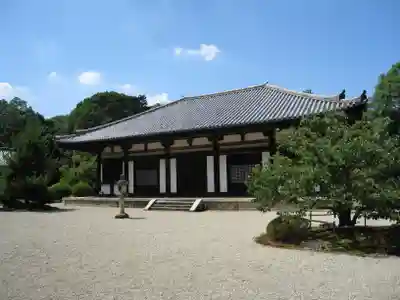 秋篠寺の本殿・本堂