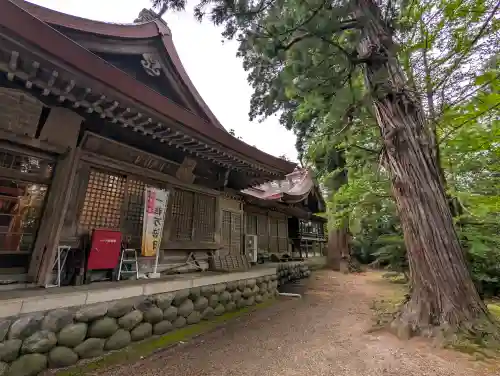 越中一宮 髙瀬神社の{uncategorized: "未分類", other: "その他", undefined: "問題あり", building: "その他建物", grave: "お墓", sacred_gate: "鳥居", guardian: "狛犬", statue: "像", buddha: "仏像", history: "歴史", nature: "自然", garden: "庭園", animal: "動物", pagoda: "塔", temizu: "手水舎", mountain_gate: "山門・神門", sanctuary: "本殿・本堂", subordinate: "末社・摂社", art: "芸術", scenery: "景色", jizo: "地蔵", ema: "絵馬", goshuin: "御朱印", omikuji: "おみくじ", items: "授与品その他", amulet: "お守り", goshuincho: "御朱印帳", eats: "食事", festival: "お祭り", votive_dance: "神楽", shichigosan: "七五三参", wedding: "結婚式", experience: "体験その他", initially: "初詣", around: "周辺", anti_infection: "感染症対策"}