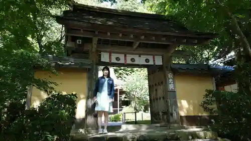 寂光院の山門・神門