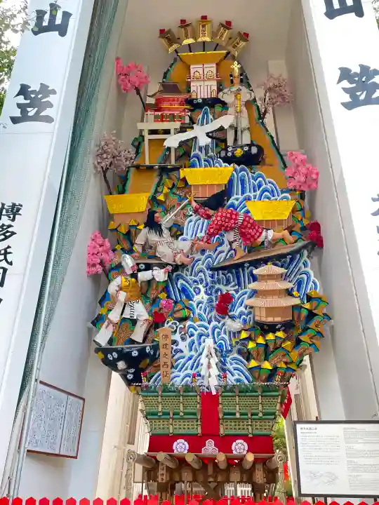 櫛田神社の{uncategorized: "未分類", other: "その他", undefined: "問題あり", building: "その他建物", grave: "お墓", sacred_gate: "鳥居", guardian: "狛犬", statue: "像", buddha: "仏像", history: "歴史", nature: "自然", garden: "庭園", animal: "動物", pagoda: "塔", temizu: "手水舎", mountain_gate: "山門・神門", sanctuary: "本殿・本堂", subordinate: "末社・摂社", art: "芸術", scenery: "景色", jizo: "地蔵", ema: "絵馬", goshuin: "御朱印", omikuji: "おみくじ", items: "授与品その他", amulet: "お守り", goshuincho: "御朱印帳", eats: "食事", festival: "お祭り", votive_dance: "神楽", shichigosan: "七五三参", wedding: "結婚式", experience: "体験その他", initially: "初詣", around: "周辺", anti_infection: "感染症対策"}